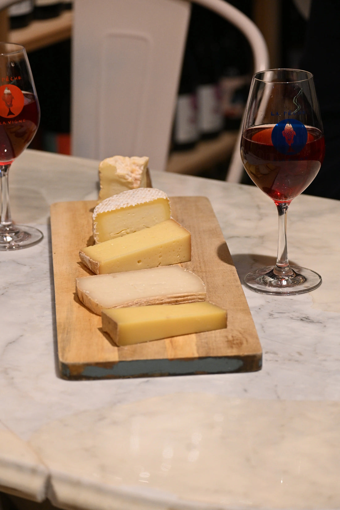 Vin et fromage français lors d'une dégustation culturelle à Nice