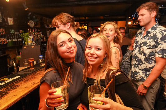 10 Phrases to Know Before Drinking in French Bars