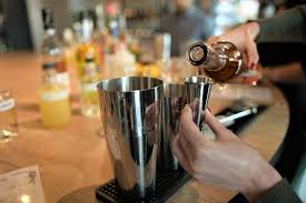 Atelier cocktail à Nice : 3 raisons de tenter l’expérience