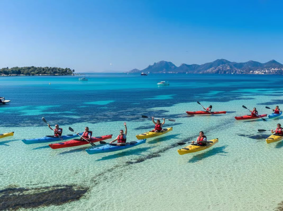 Kayak and snorkeling tour in Antibes with picnic included, exploring turquoise waters of Cap d’Antibes on the French Riviera.