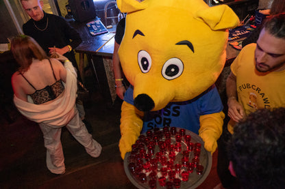 Pub Crawl Nice Yellow: Social Games, 5 Shots & International Meet-Up