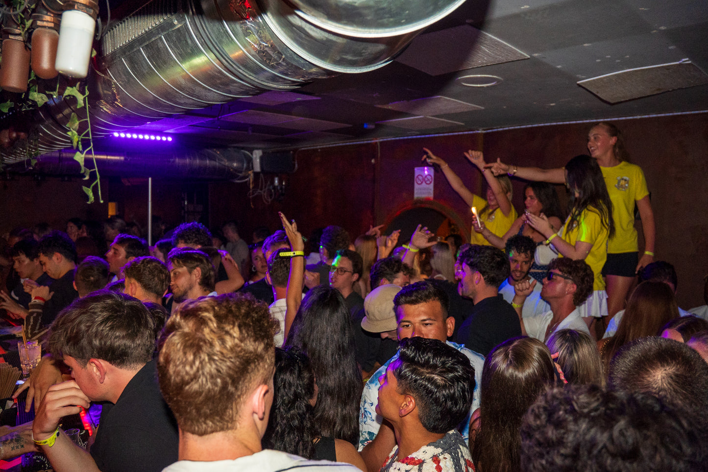 Bar Crawl Nice Orange: Party Shots, Drinking Games & Wild Night Out