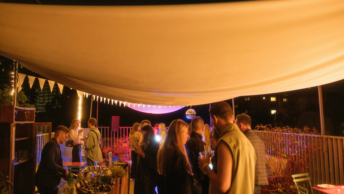 Une soirée clients sur un rooftop