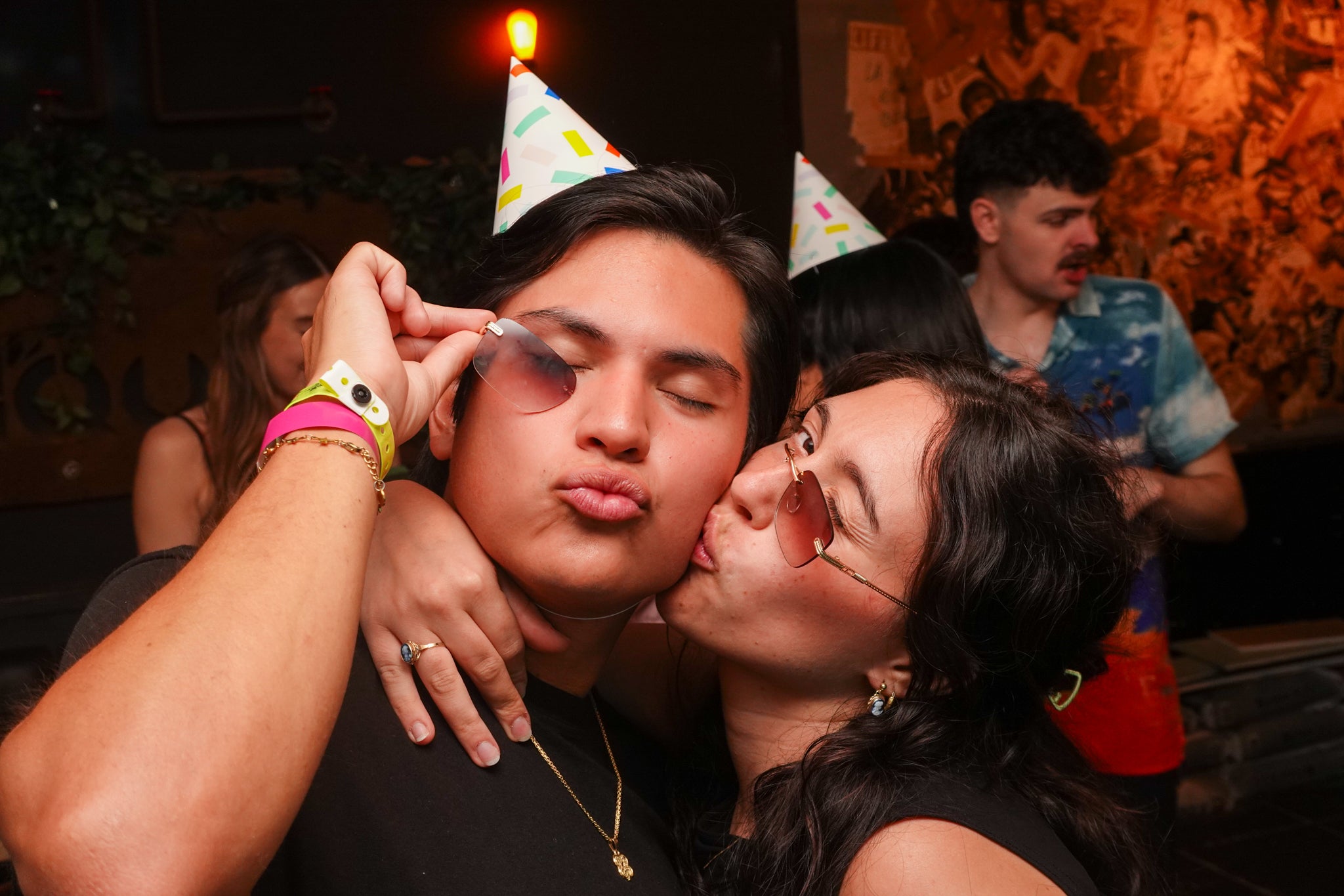 fête d’anniversaire entre amis dans un bar à Nice avec ambiance festive et soirée animée