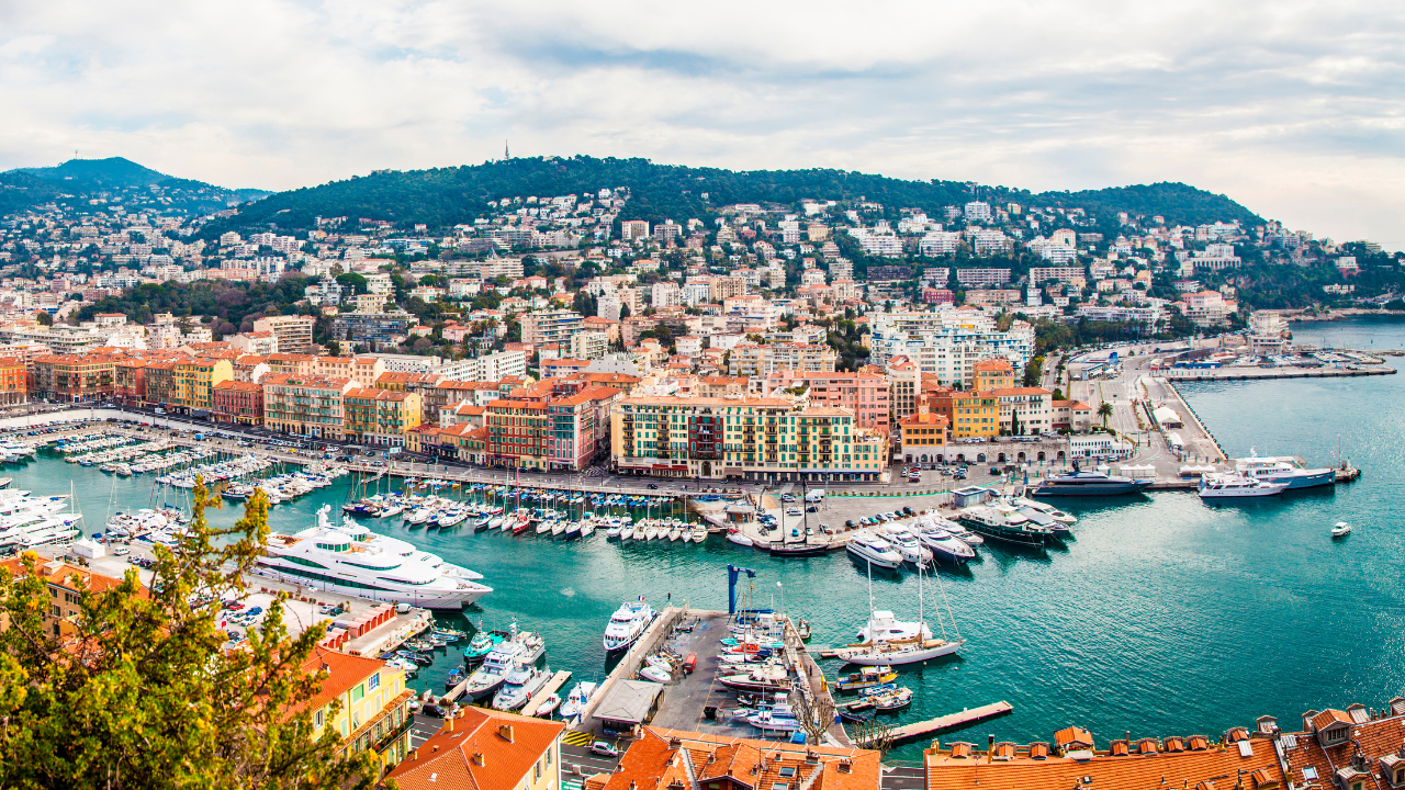 Inspiring seminar location in Nice overlooking the French Riviera coastline